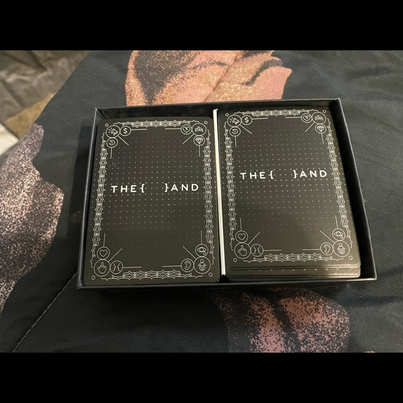 199 cards with thought-provoking questions per deck - Picture 3 of 3